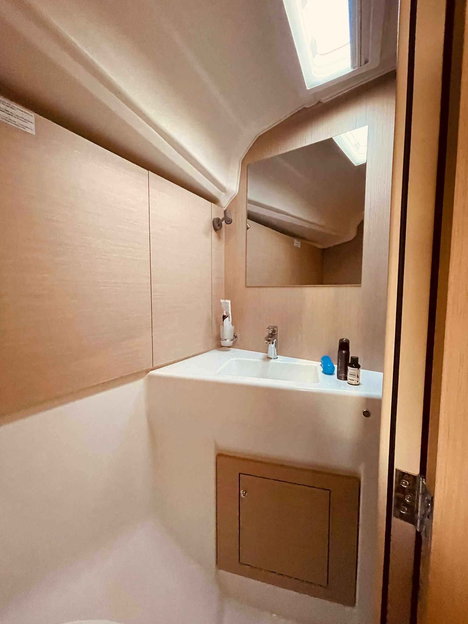 Photo #11 - Oceanis 40.1 - 3 cab. (Naomi) in Primosten - 41914