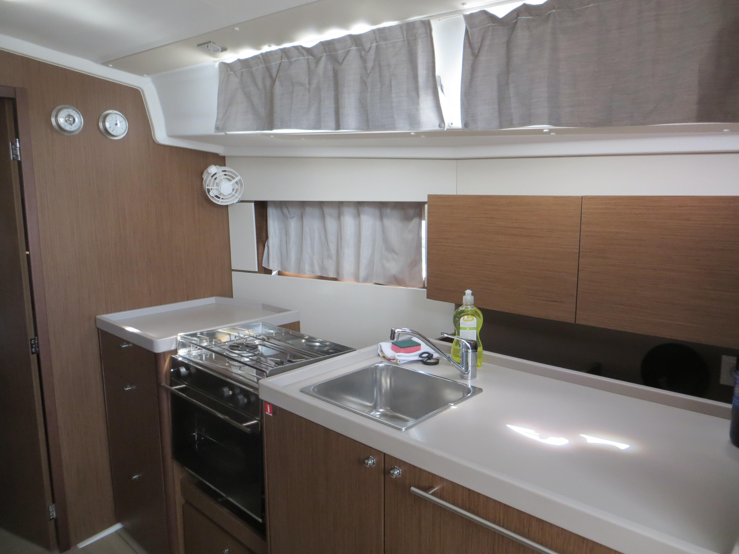 Photo #9 - Oceanis 38.1 (Eleven) en Primosten - 41915