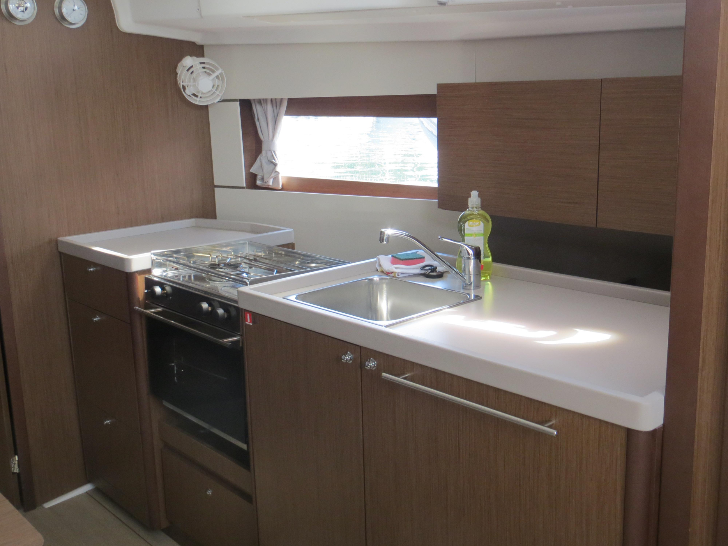 Photo #11 - Oceanis 38.1 (Eleven) en Primosten - 41915