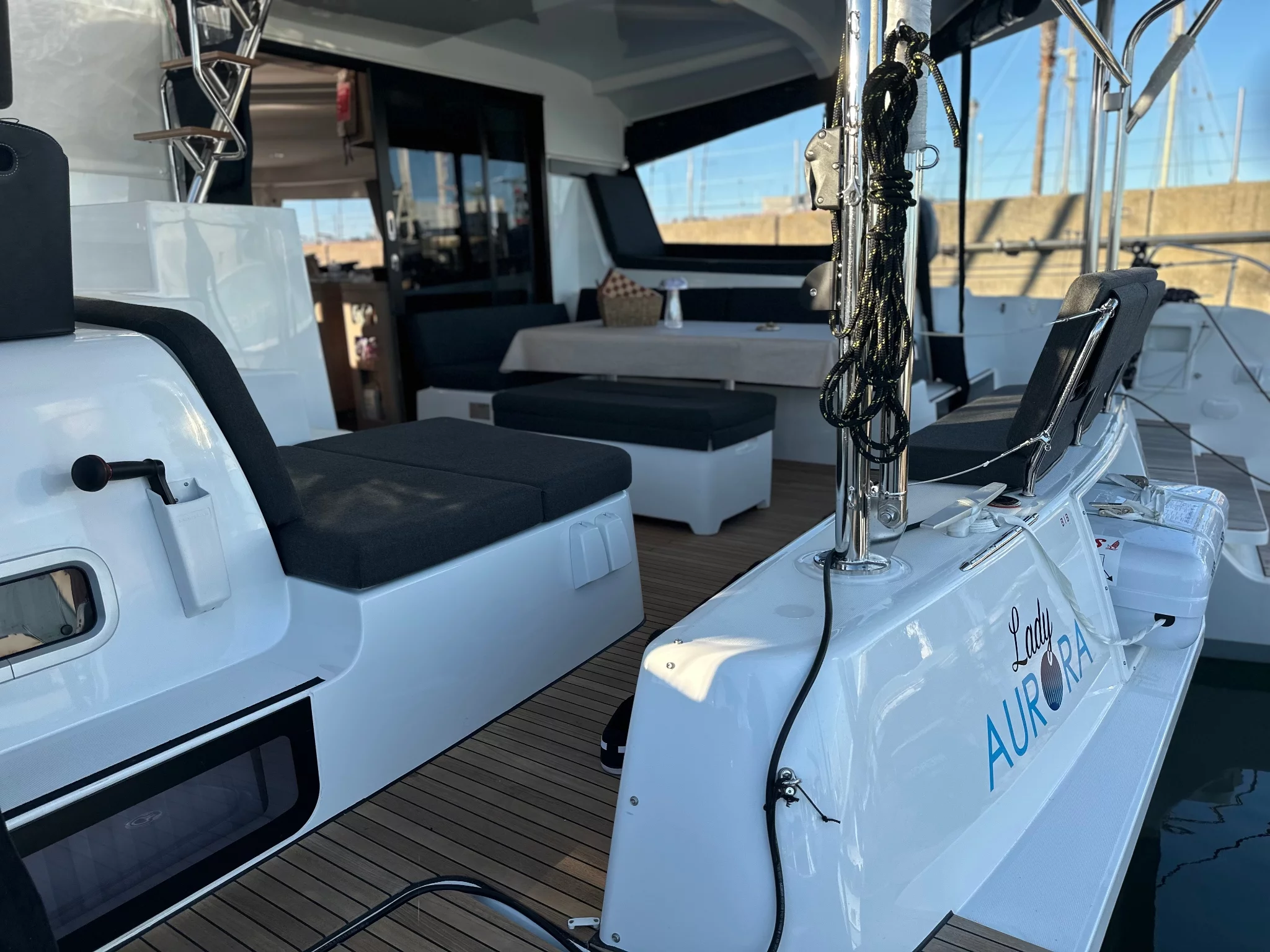 Lagoon 42 - 4 + 2 cab. (Lady Aurora)  - 6