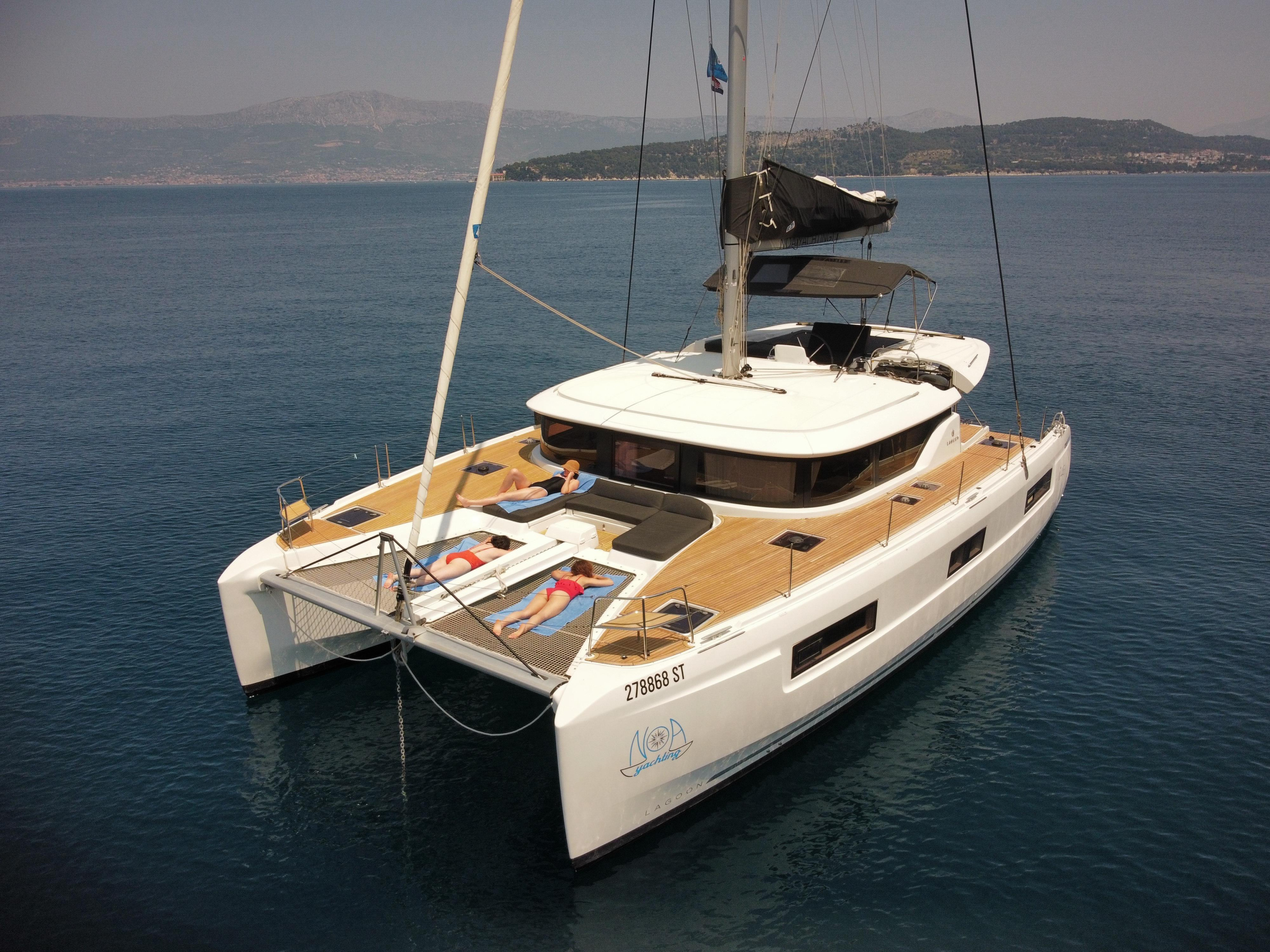 Photo #5 - Lagoon 46 OW - 3 + 2 cab. (Uncharted) in Kastela - 42023