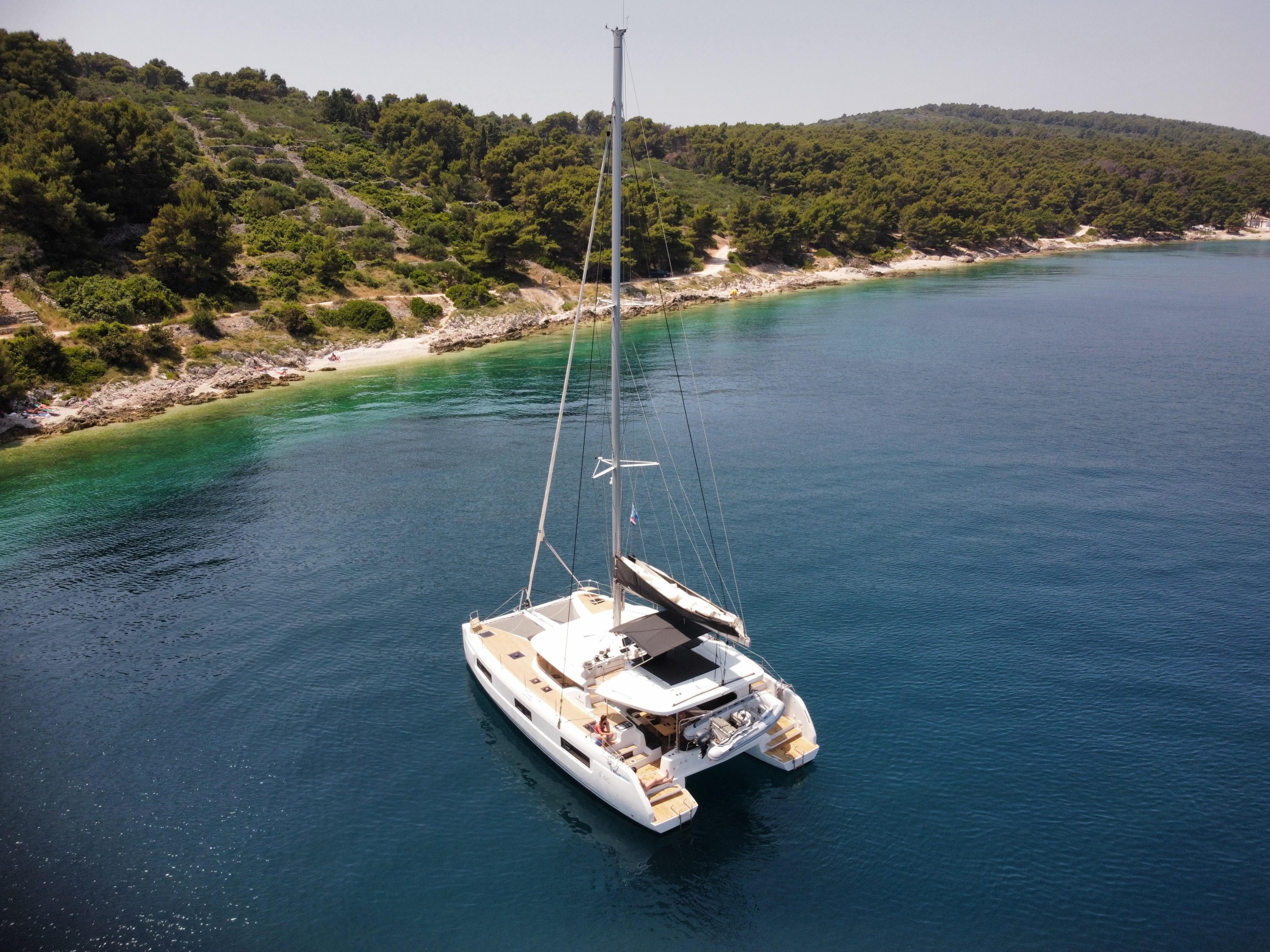 Photo #6 - Lagoon 46 OW - 3 + 2 cab. (Uncharted) in Kastela - 42023