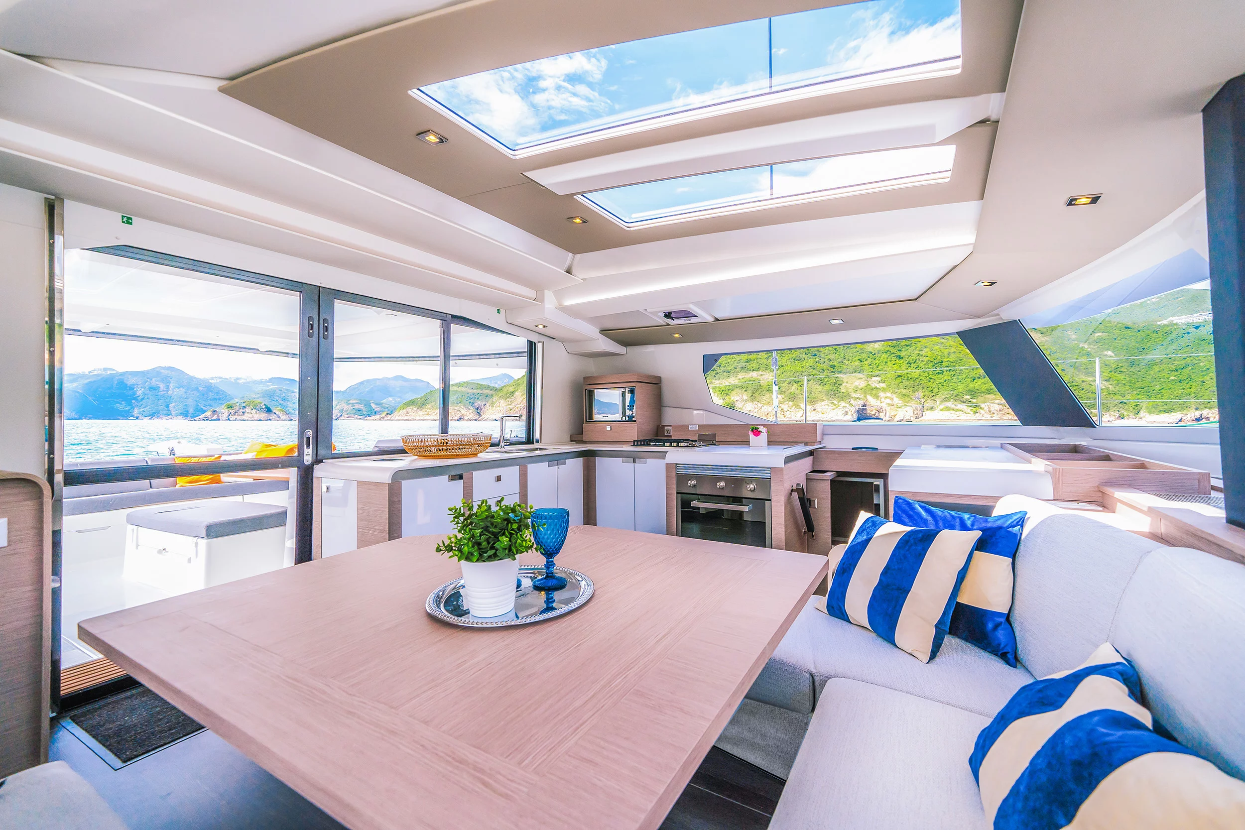 Fountaine Pajot Tanna 47 - 5 + 1 cab. (First Life)  - 11