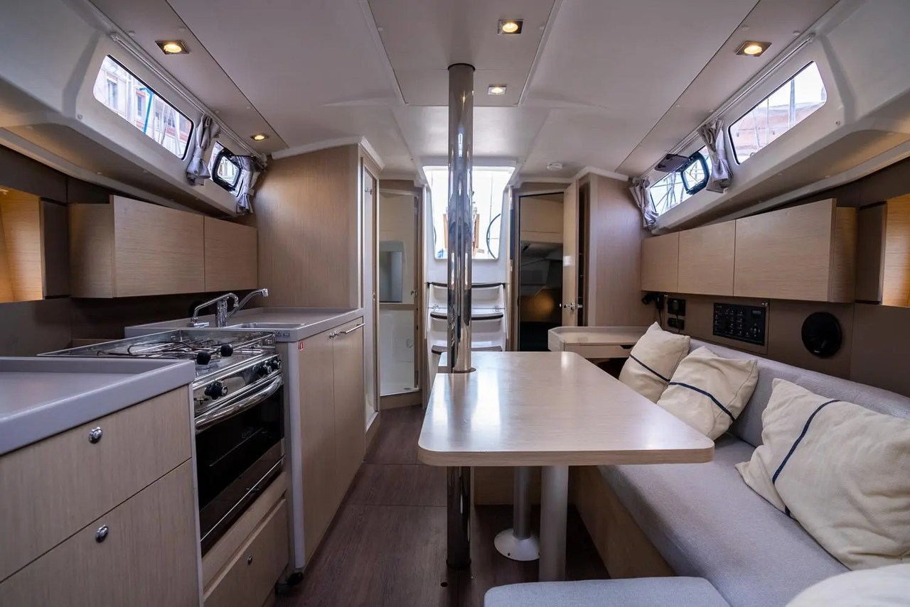 Photo #6 - Oceanis 35.1 (Malilu) in Toulon - 42052