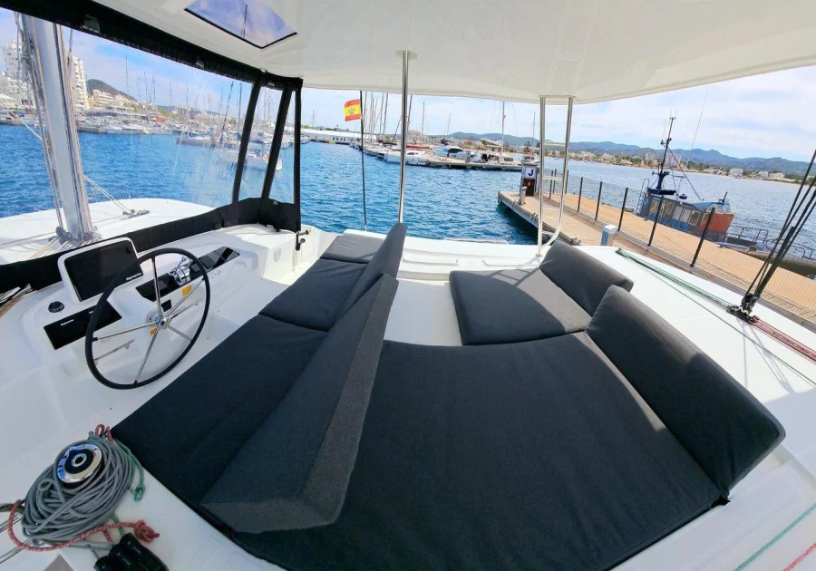 Lagoon 46 - 4 + 2 cab. (Ella)  - 8