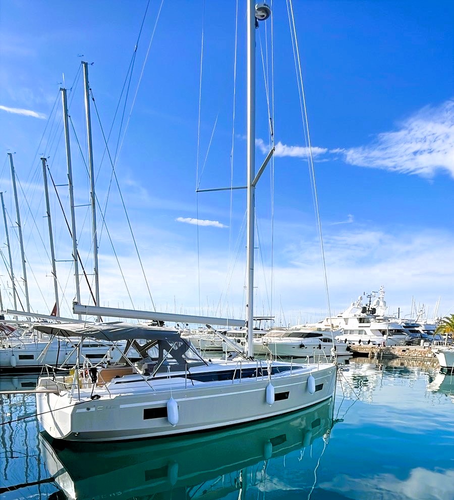 Photo #1 - Bavaria C42 (Christos) in Athen - 42110