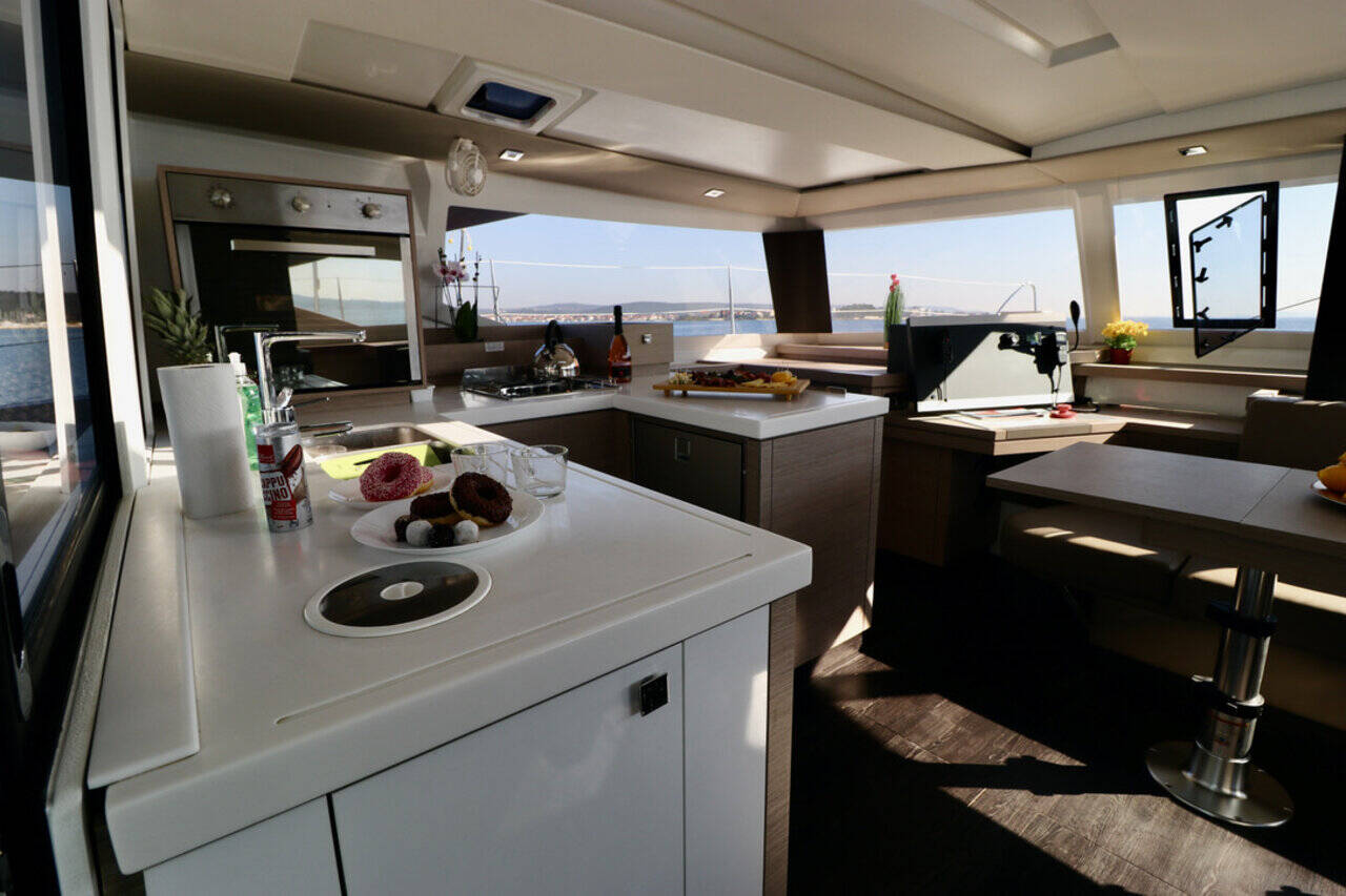 Photo #10 - Fountaine Pajot Astrea 42 - 4 + 2 cab. (Mouse) in rogoznica - 42111