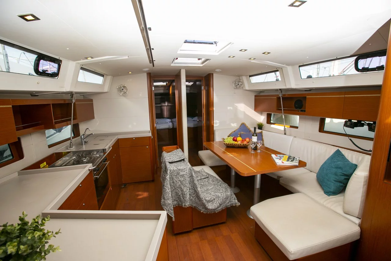 Oceanis 46.1 (Dancing Queen)  - 13