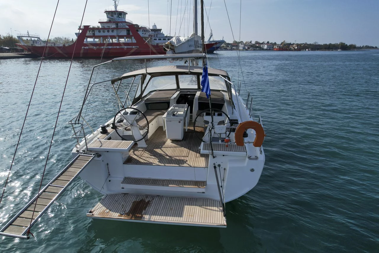 Oceanis 46.1 (Dancing Queen)  - 16