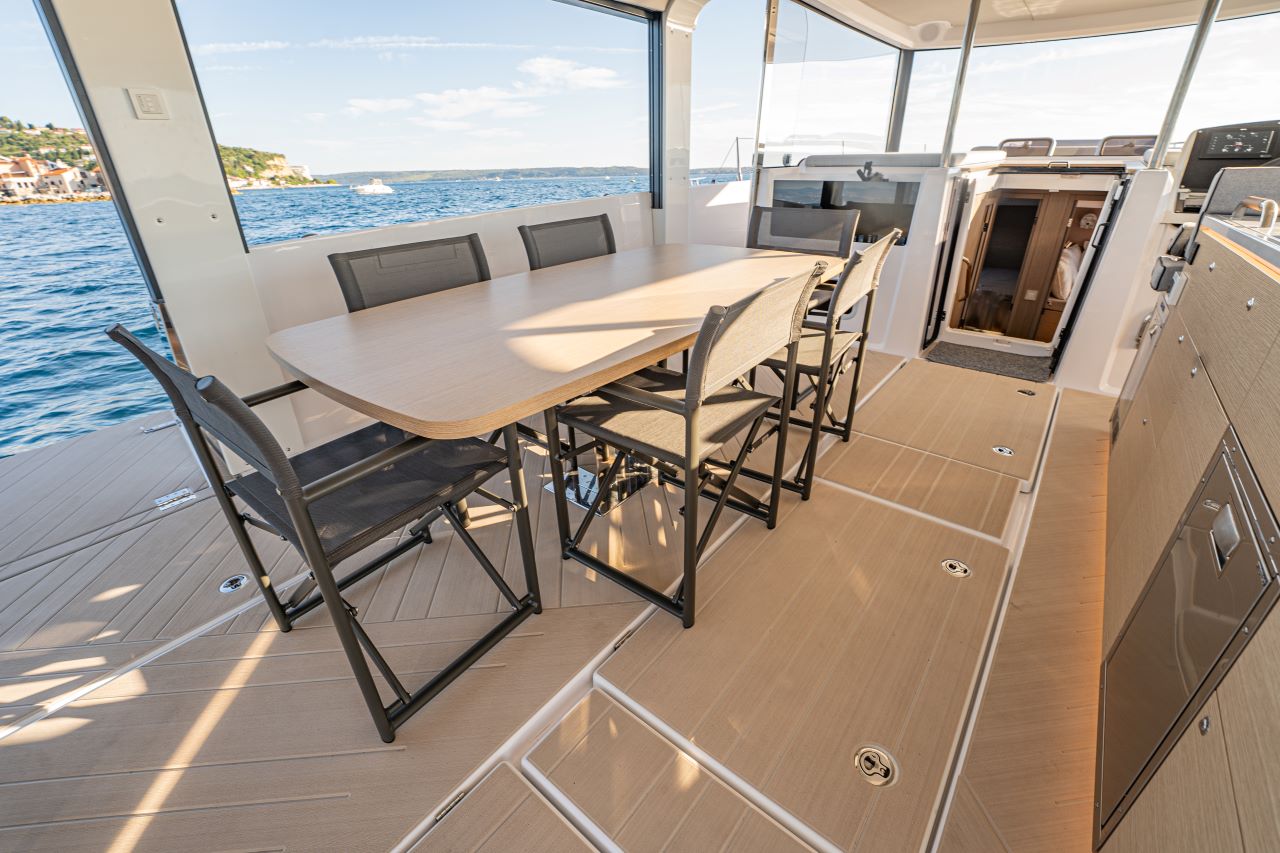 Photo #13 - Island Cruising Boat - 4 + 1 cab. (SEALODGE II) in Parham Town - 42258