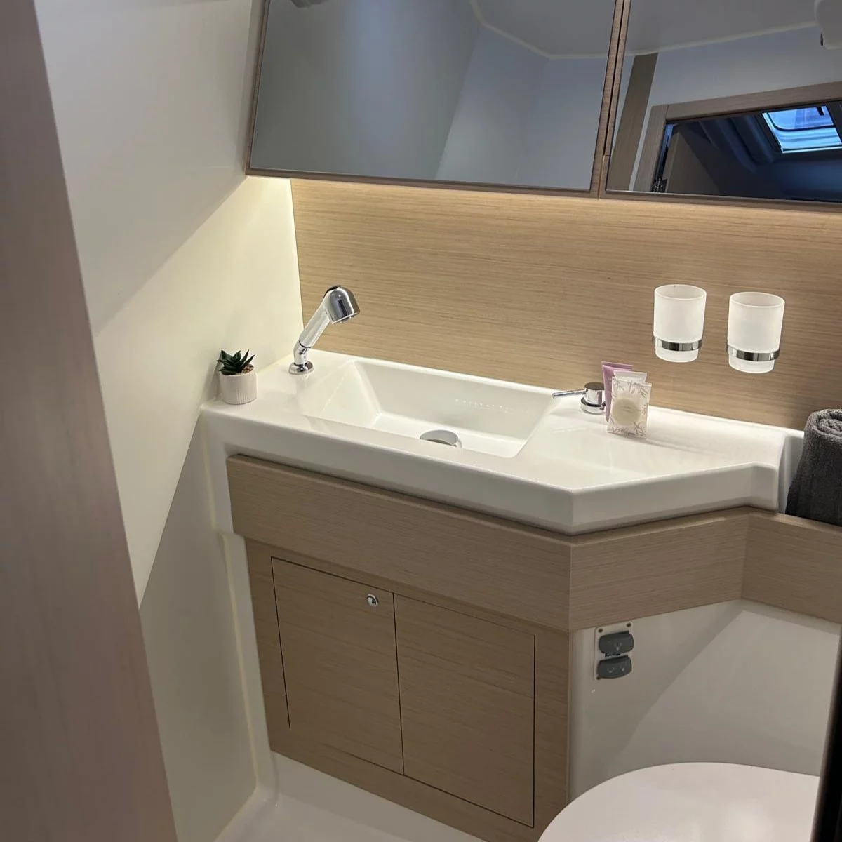 Island Cruising Boat - 4 + 1 cab. (SEALODGE II)  - 16
