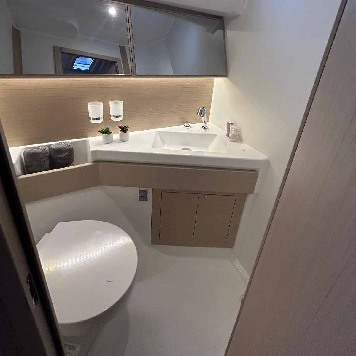 Island Cruising Boat - 4 + 1 cab. (SEALODGE II)  - 17