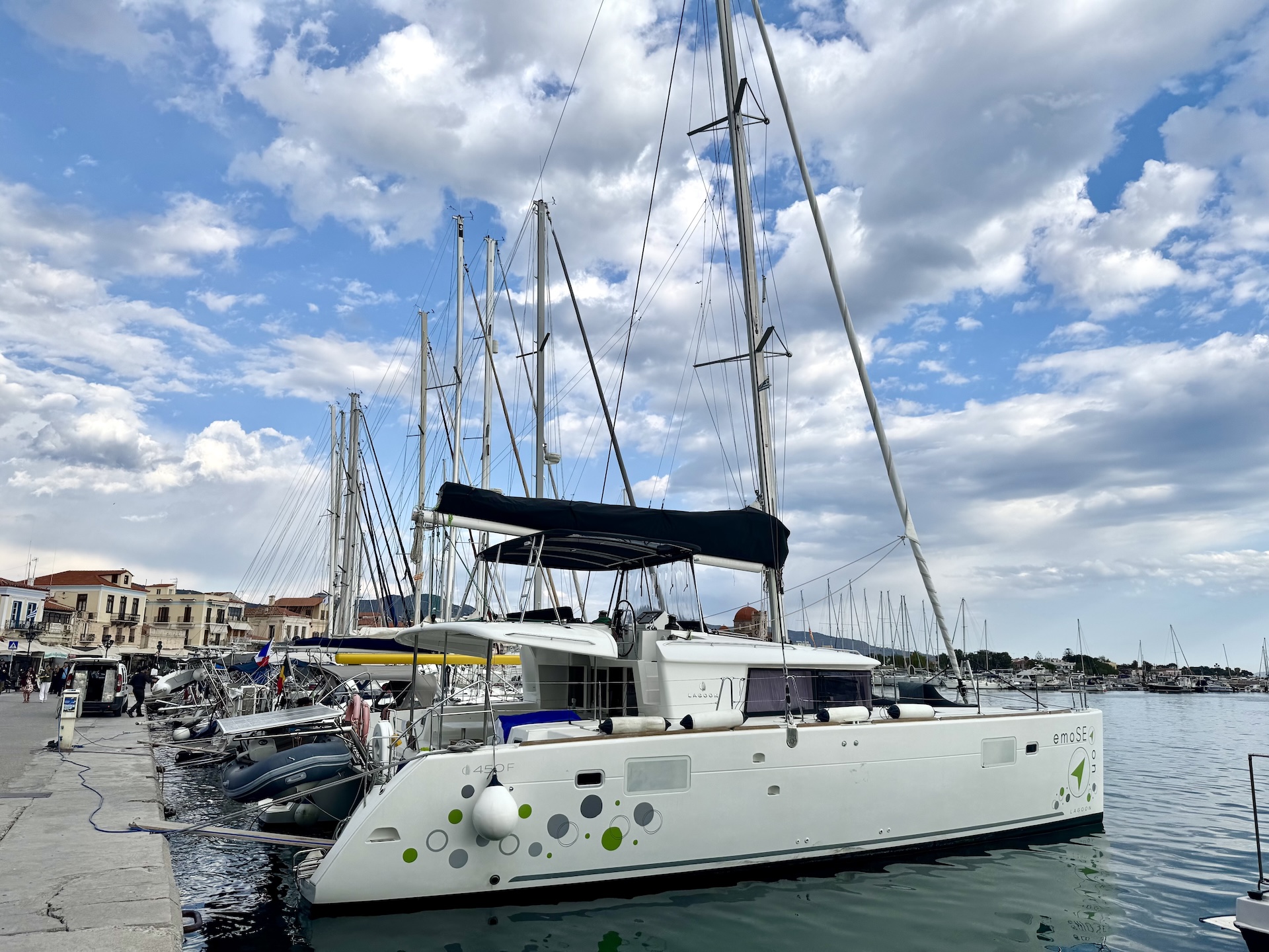 Photo #3 - Lagoon 450 F - 4 + 1 cab. (EmoSEAon) in Lefkada - 42262