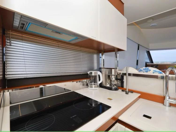 Prestige 520 Flybridge (Medusa)  - 17
