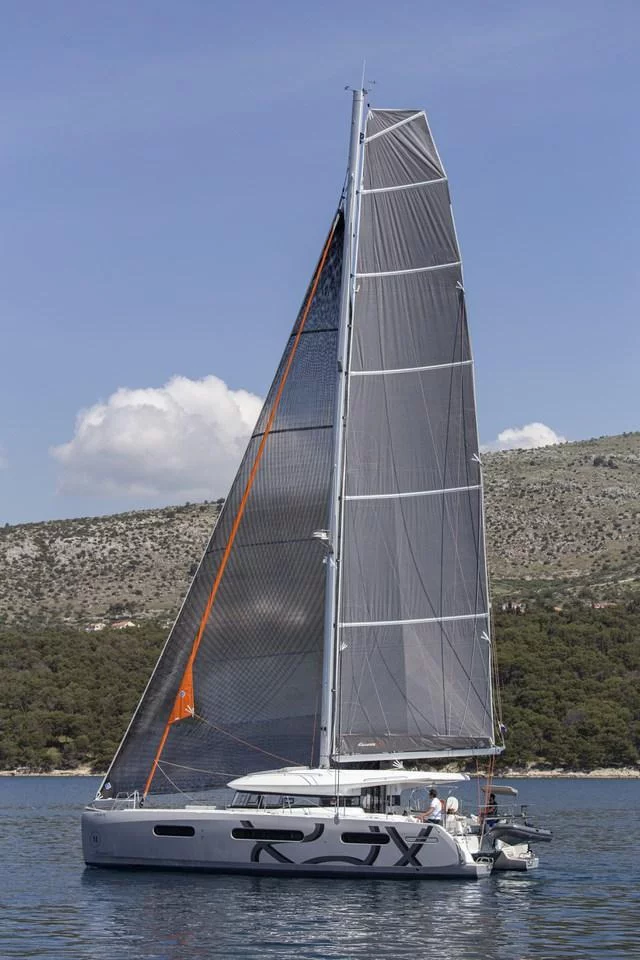 Excess 15 - 6 + 2 cab. (White Lotus)  - 4
