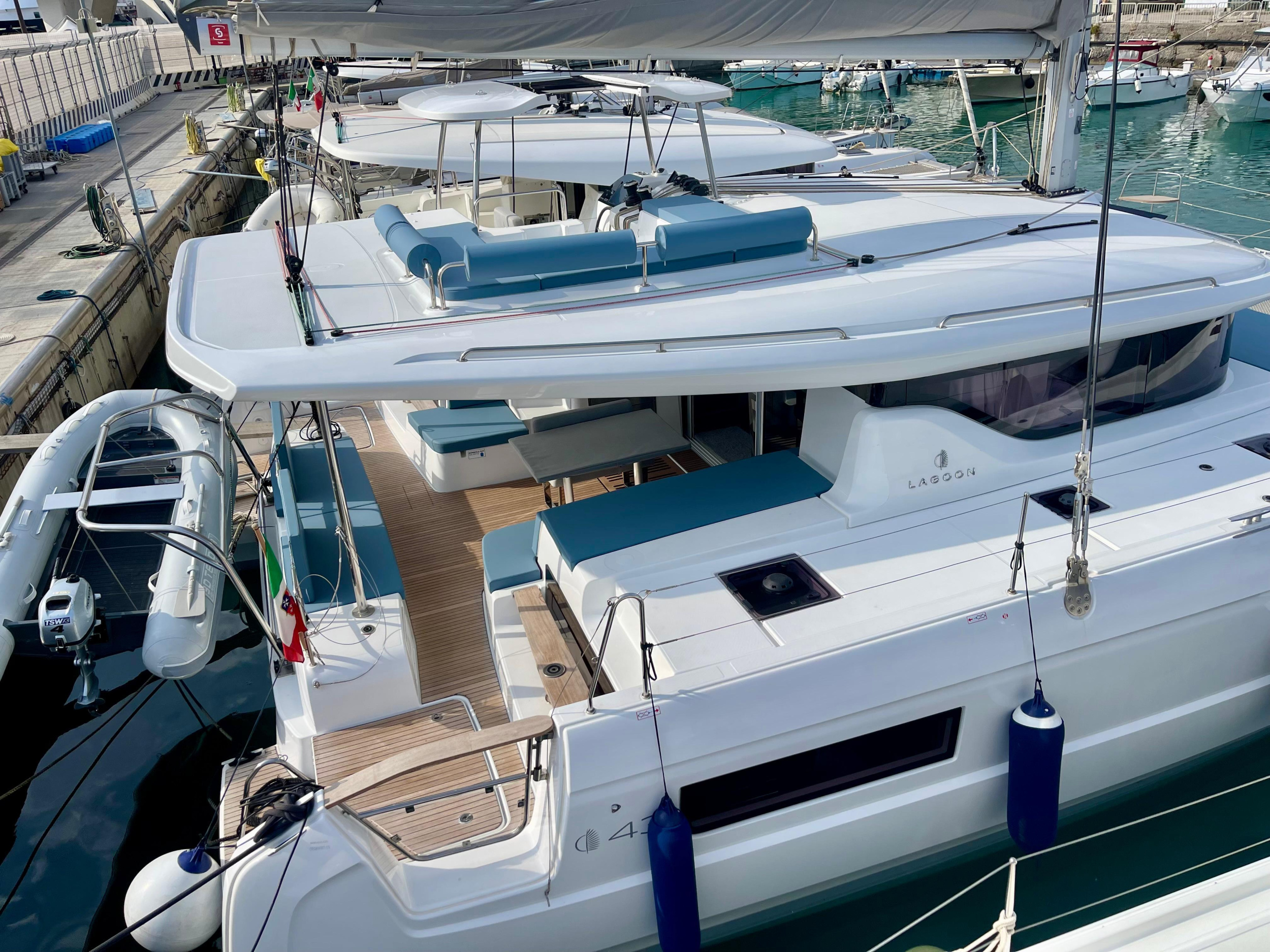 Photo #7 - Lagoon 43 - 4 + 2 cab. (Buongiorno Principessa) in Salerno - 42380
