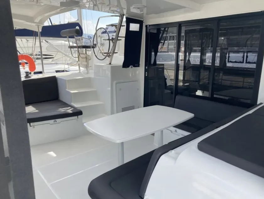 Lagoon 42 - 4 + 2 cab. (Silence)  - 7
