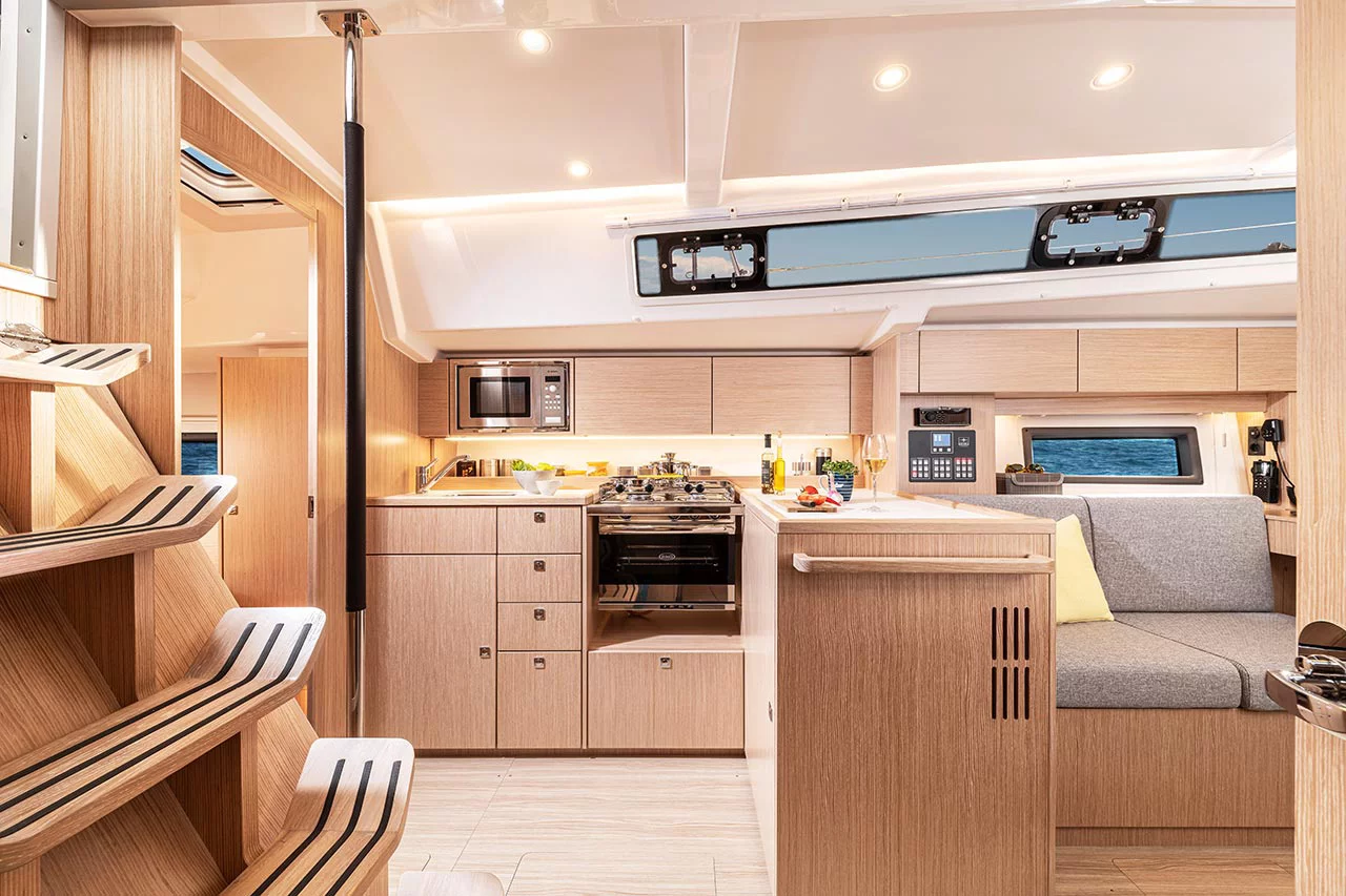 Bavaria C38 (Rising Sun)  - 8