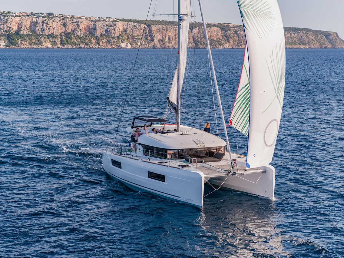 Lagoon 40 - 4 + 2 cab (Bella Mare)  - 2