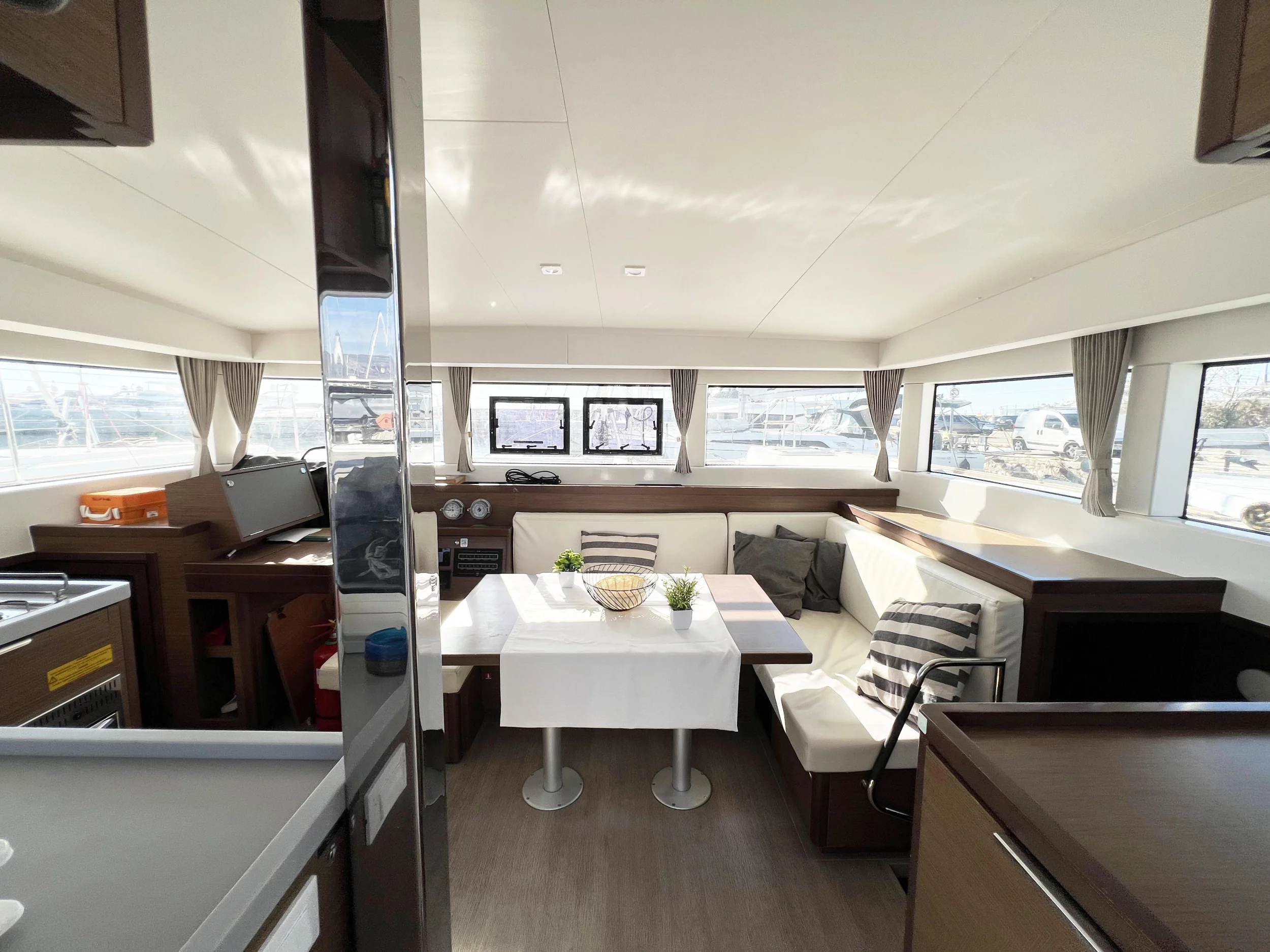 Lagoon 40 - 4 + 2 cab (Bella Mare)  - 7