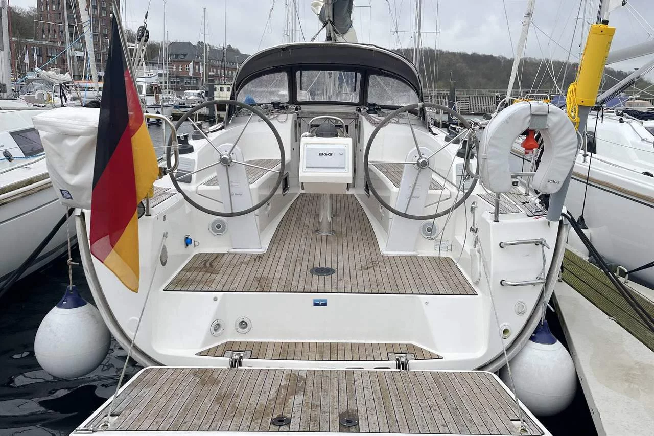 Bavaria Cruiser 34 (Loop)  - 1