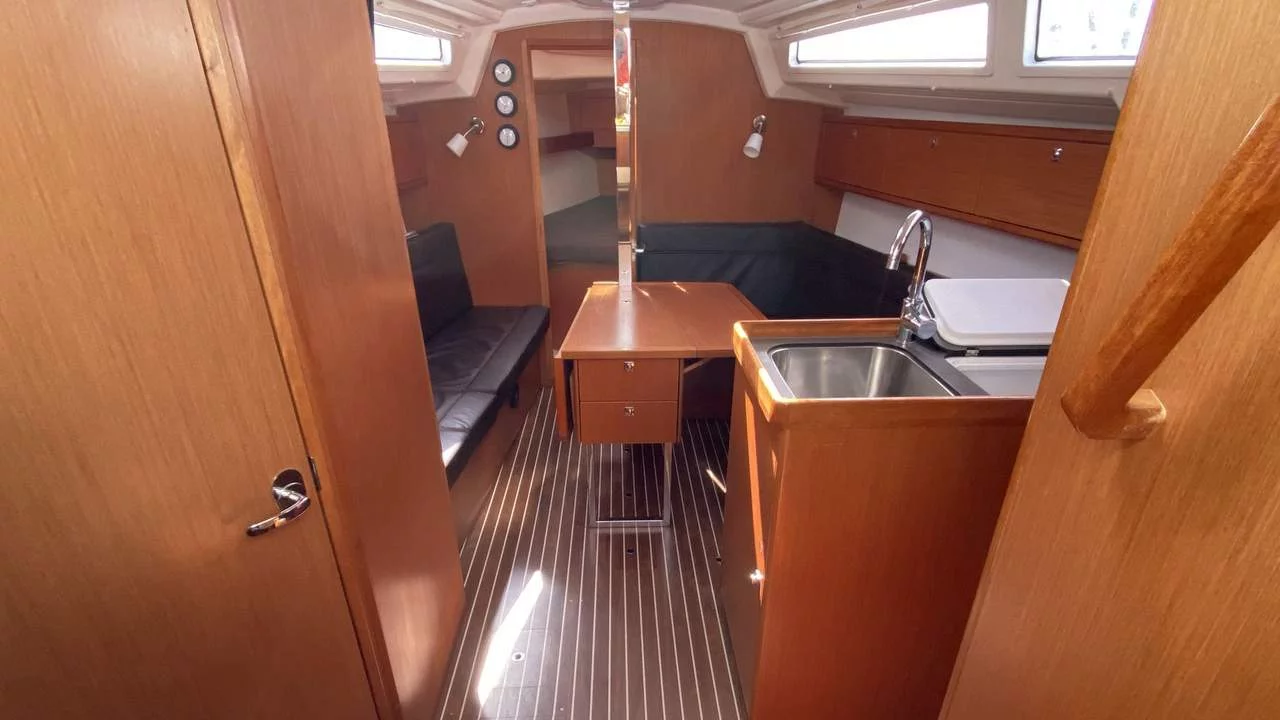 Bavaria Cruiser 34 (Loop)  - 4