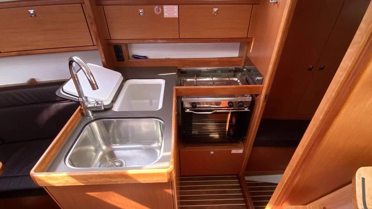 Bavaria Cruiser 34 (Loop)  - 5