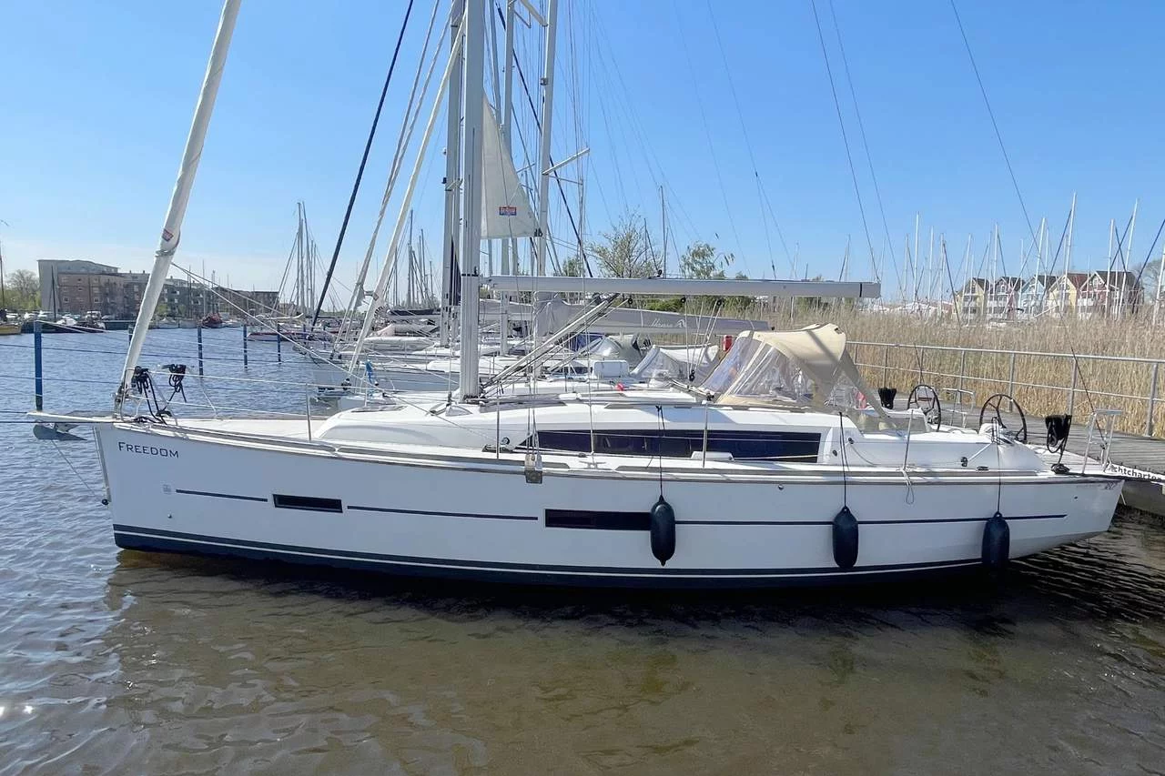 Dufour 382 GL (Freedom)  - 0