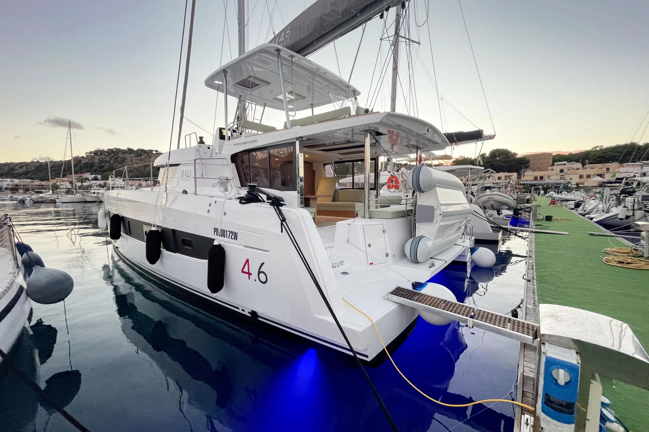 Bali 4.6 - 5 + 1 cab. (Grand Azure)  - 2