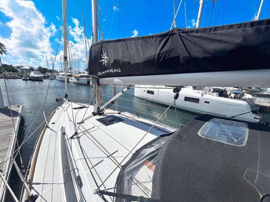 Photo #7 - Sun Odyssey 349 - 2 cab. (Venturi I) in Nanny Cay - 42766