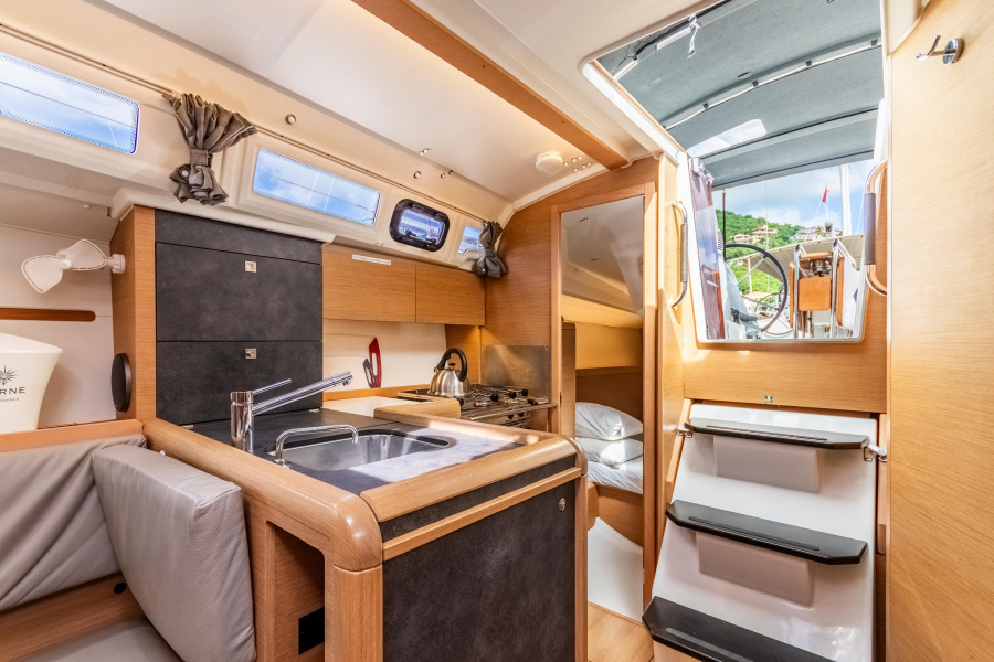 Photo #12 - Sun Odyssey 349 - 2 cab. (Venturi I) in Nanny Cay - 42766
