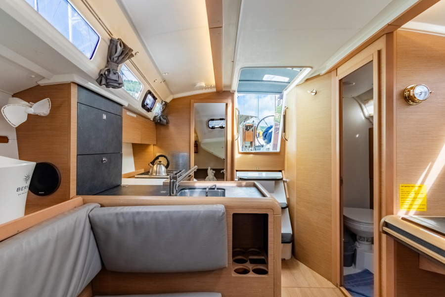 Photo #17 - Sun Odyssey 349 - 2 cab. (Venturi I) in Nanny Cay - 42766