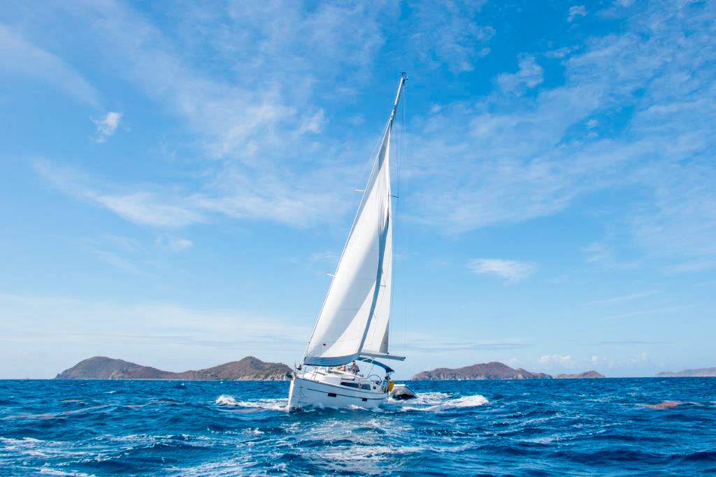 Photo #3 - Bavaria 37 - 2 cab. (Jitterbug) in Nanny Cay - 42768