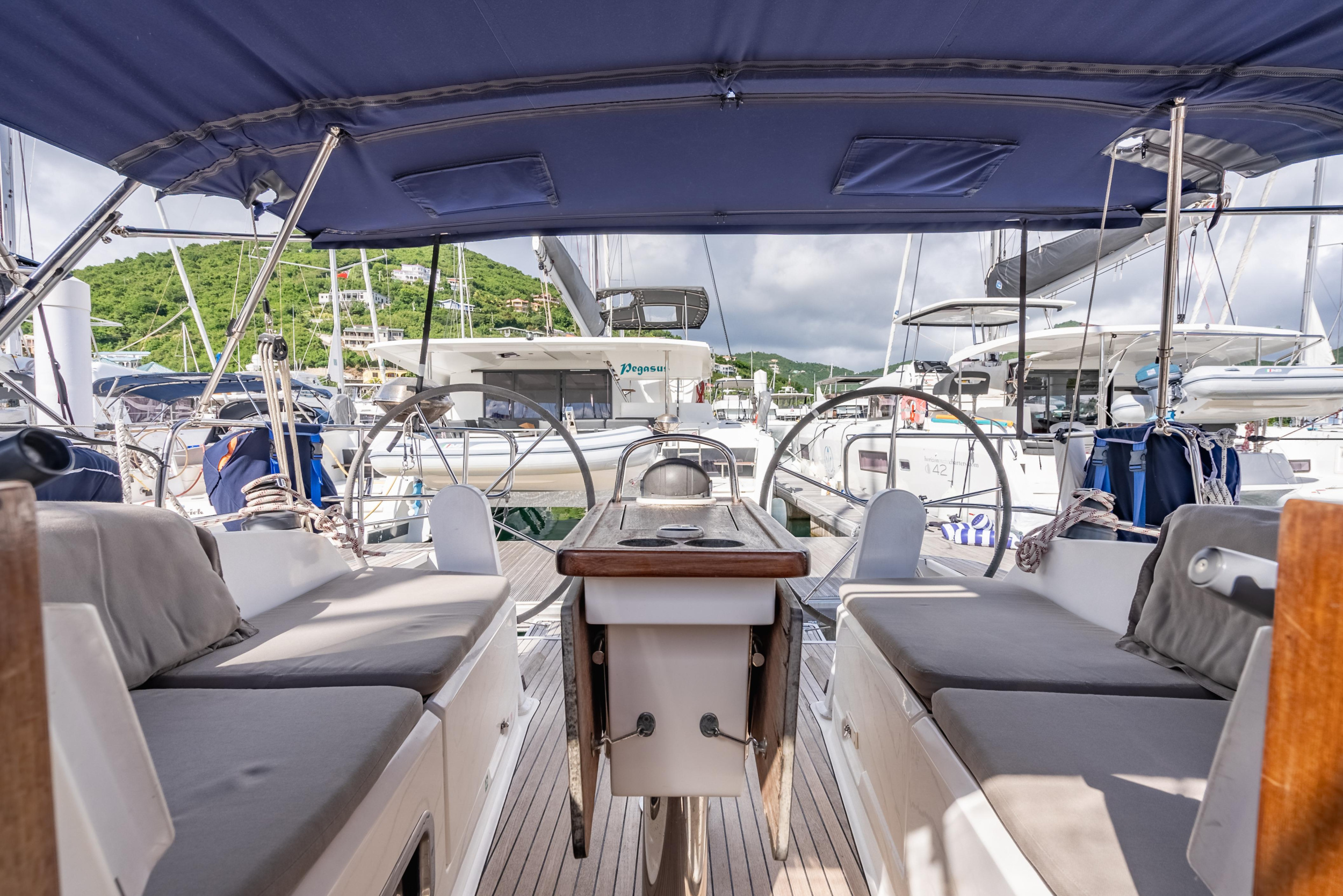 Photo #4 - Bavaria 37 - 2 cab. (Jitterbug) in Nanny Cay - 42768