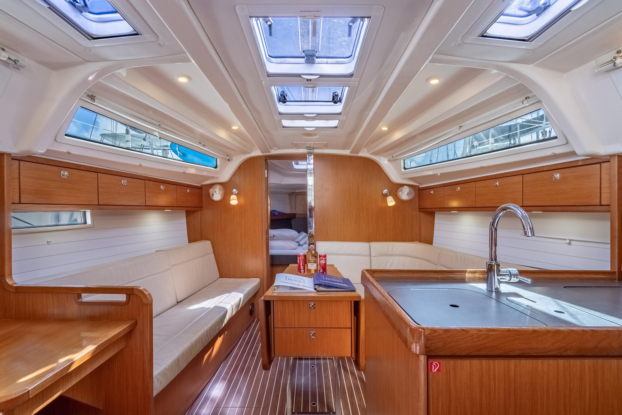 Photo #13 - Bavaria 37 - 2 cab. (Jitterbug) in Nanny Cay - 42768