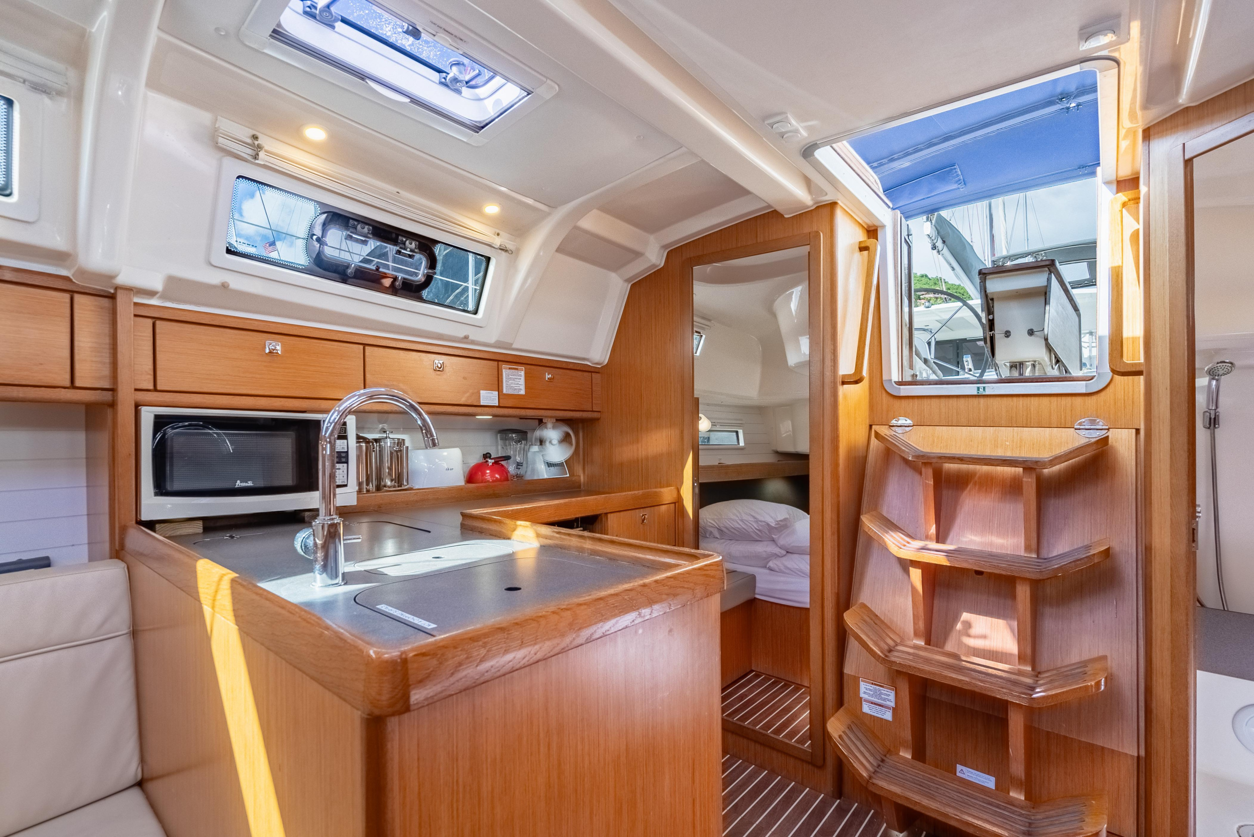 Photo #16 - Bavaria 37 - 2 cab. (Jitterbug) in Nanny Cay - 42768