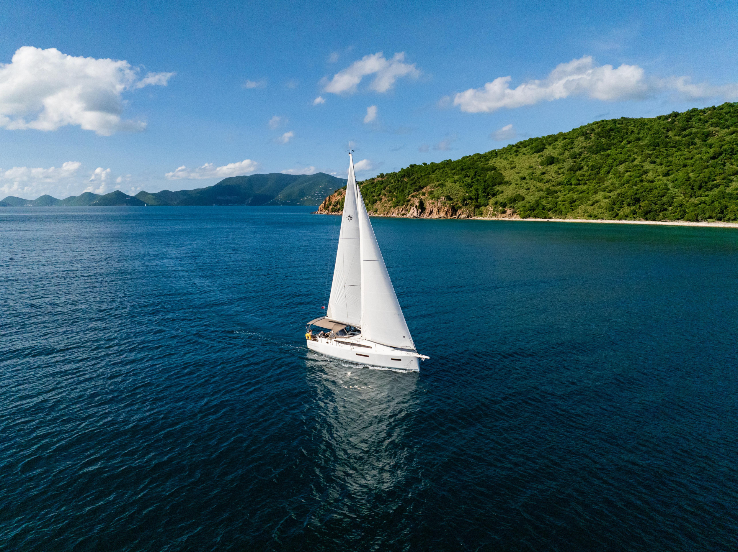 Photo #3 - Sun Odyssey 380 - 2 cab. (Soca Sleigh) in Nanny Cay - 42770