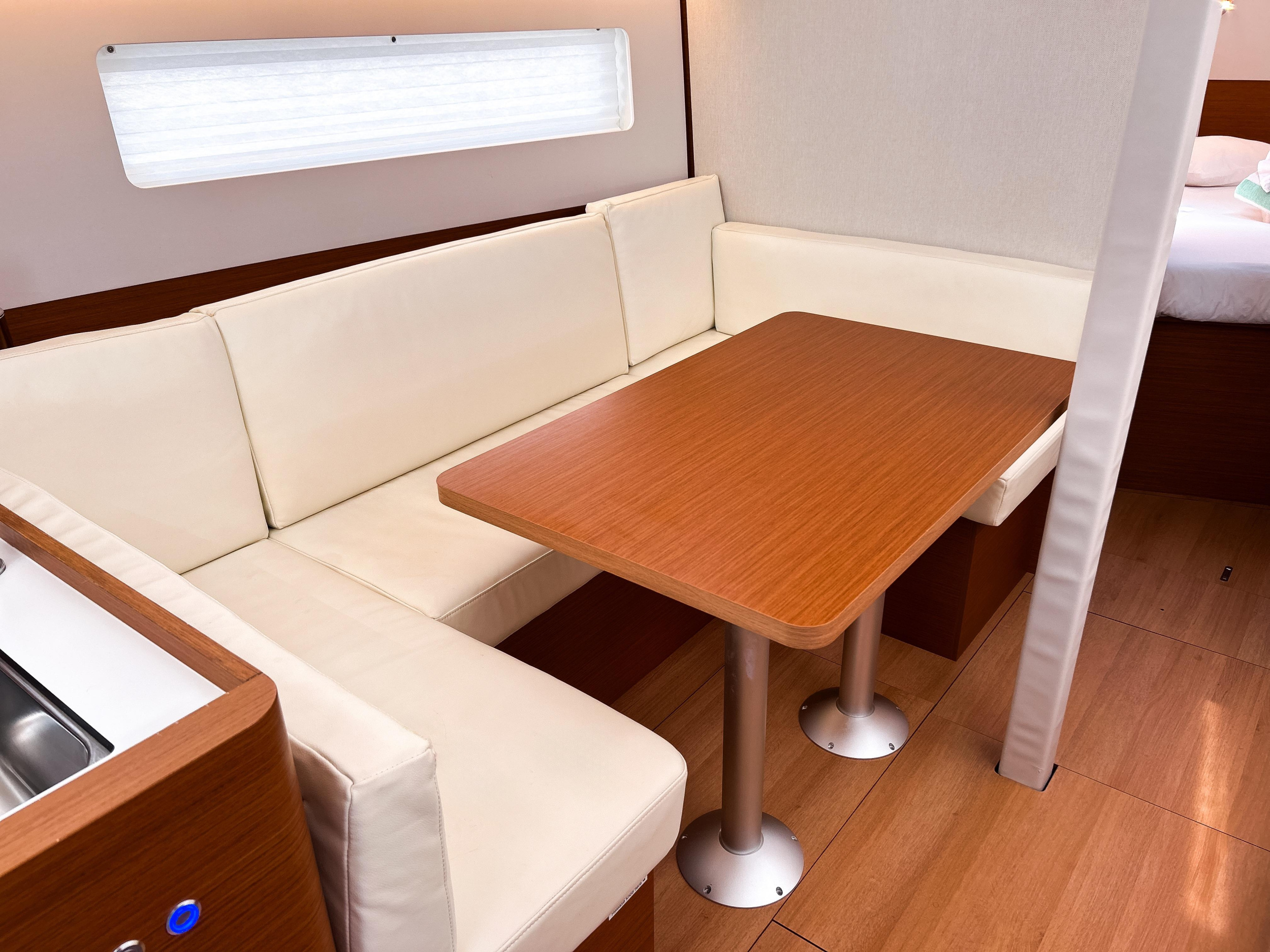 Photo #15 - Sun Odyssey 380 - 2 cab. (Soca Sleigh) in Nanny Cay - 42770