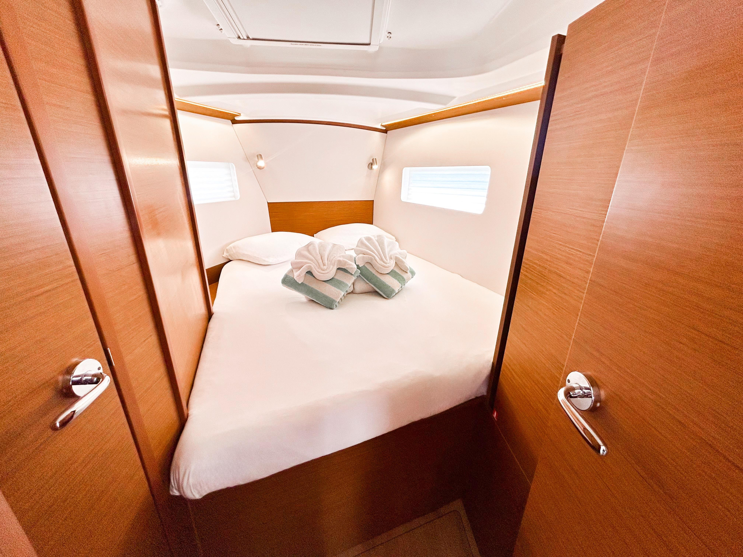 Photo #18 - Sun Odyssey 380 - 2 cab. (Soca Sleigh) in Nanny Cay - 42770