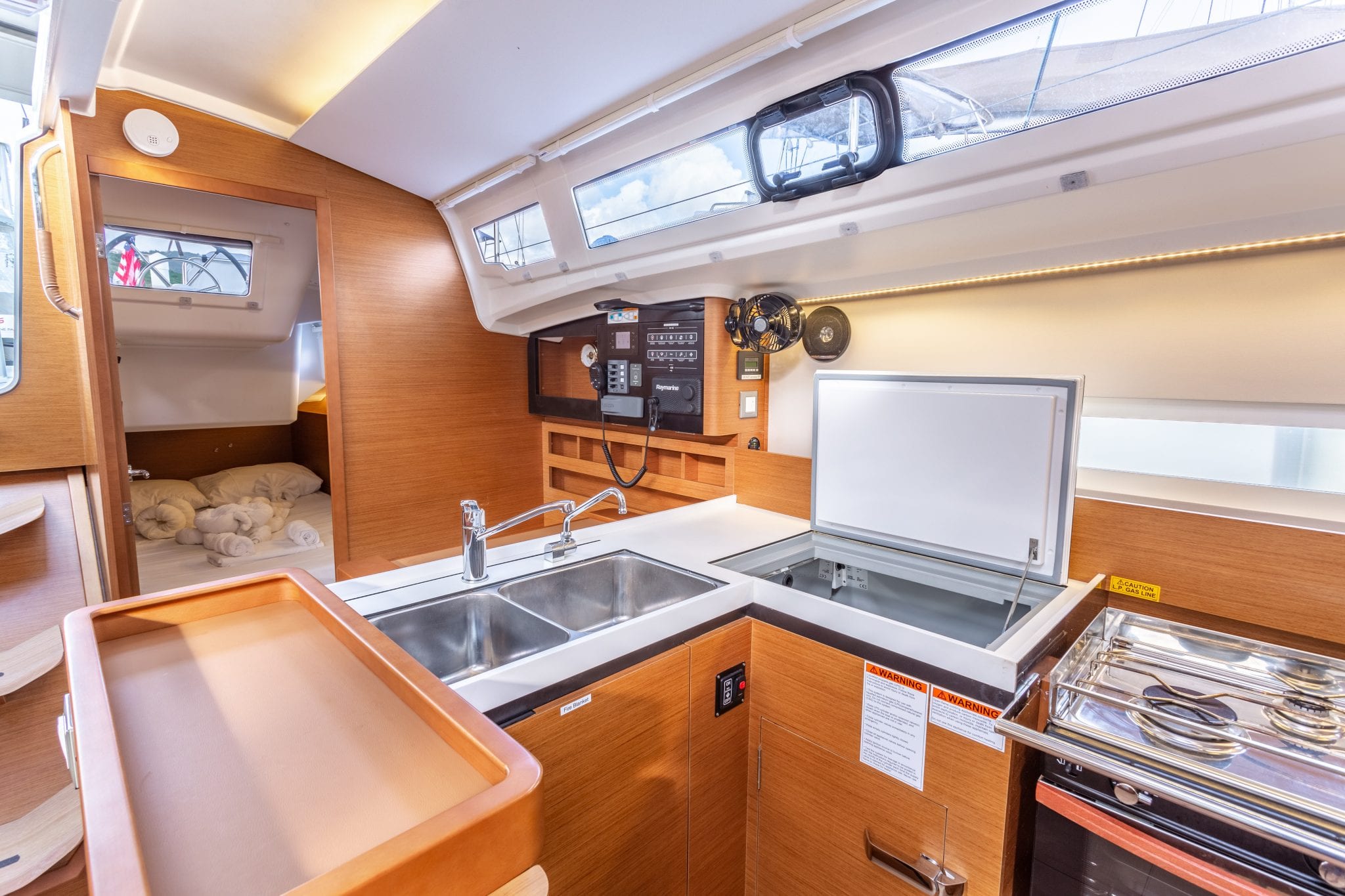 Photo #25 - Sun Odyssey 410 - 3 cab. (Tola Sunrise) in Nanny Cay - 42772