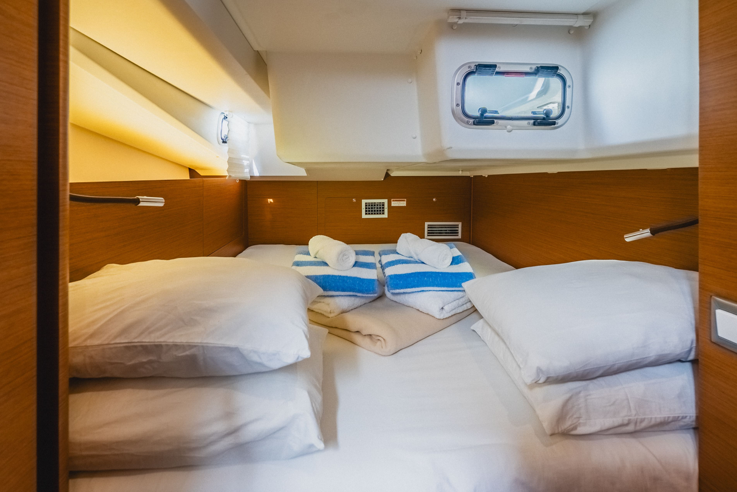 Photo #28 - Sun Odyssey 440 - 3 cab. (Air Guitar) in Nanny Cay - 42776