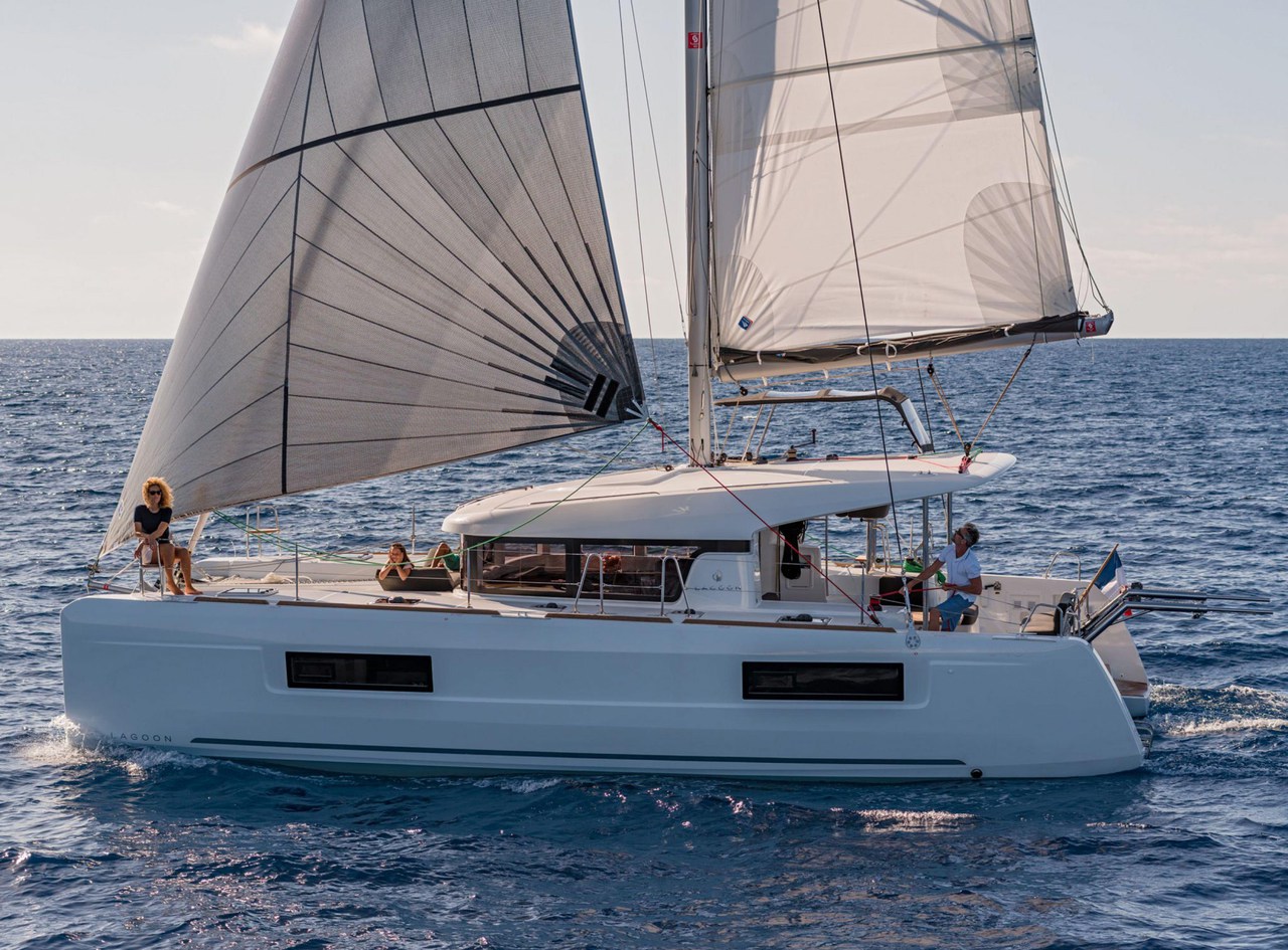 Photo #5 - Lagoon 40 OW - 3 + 1 cab. (Cloudwalker) in Nanny Cay - 42787