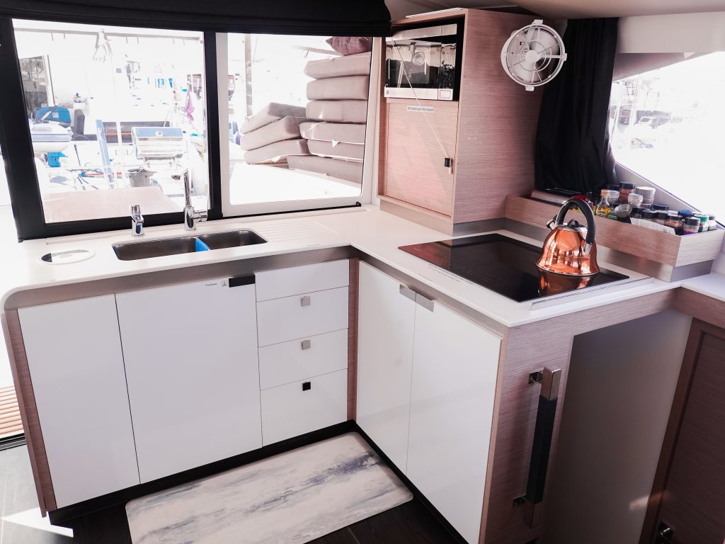 Photo #17 - Fountaine Pajot Isla 40 - 3 cab. (Pizza My Heart) in Nanny Cay - 42789