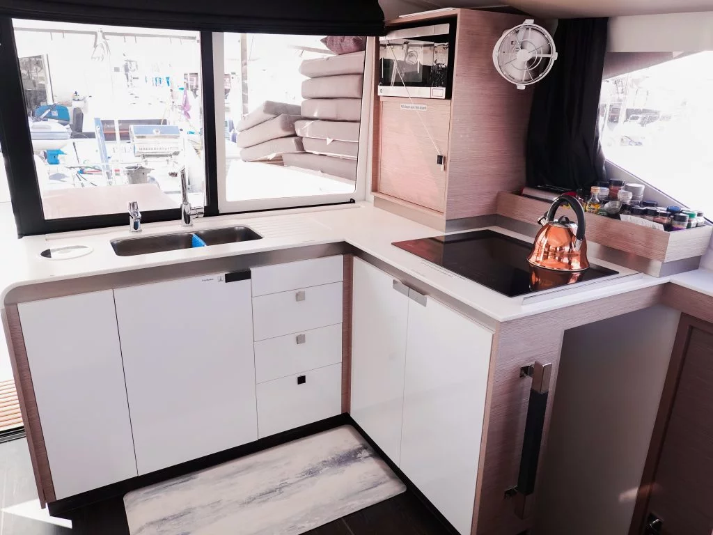 Fountaine Pajot Isla 40 - 3 cab. (Pizza My Heart)  - 16
