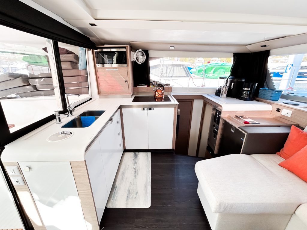 Photo #18 - Fountaine Pajot Isla 40 - 3 cab. (Pizza My Heart) in Nanny Cay - 42789
