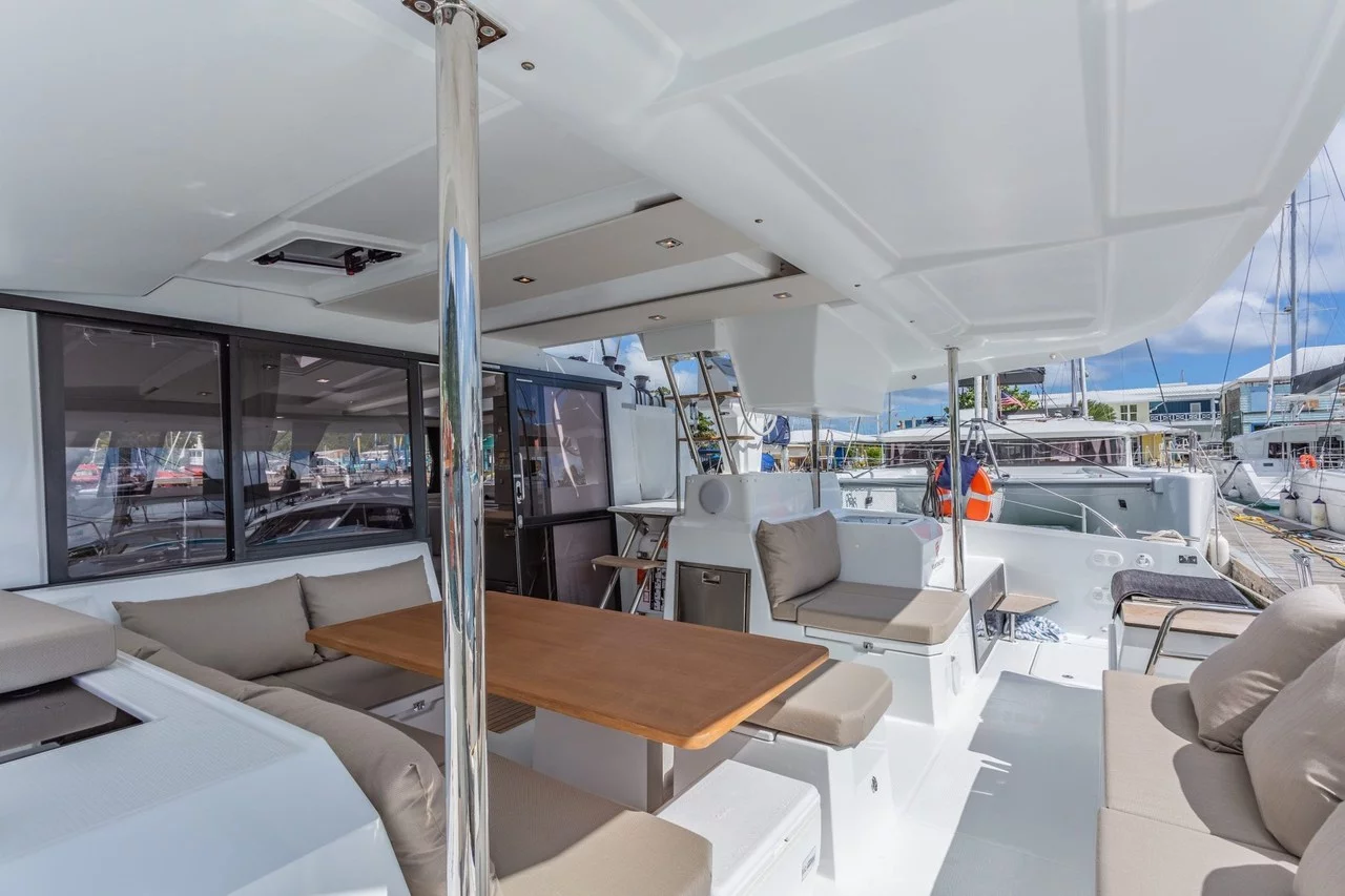 Fountaine Pajot Astrea 42 (Brown Eyed Girl)  - 11