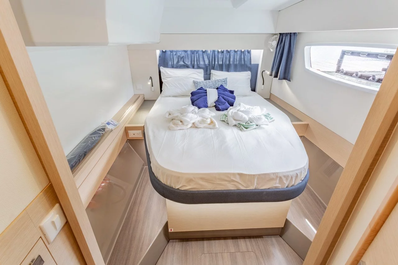 Fountaine Pajot Astrea 42 (Brown Eyed Girl)  - 18