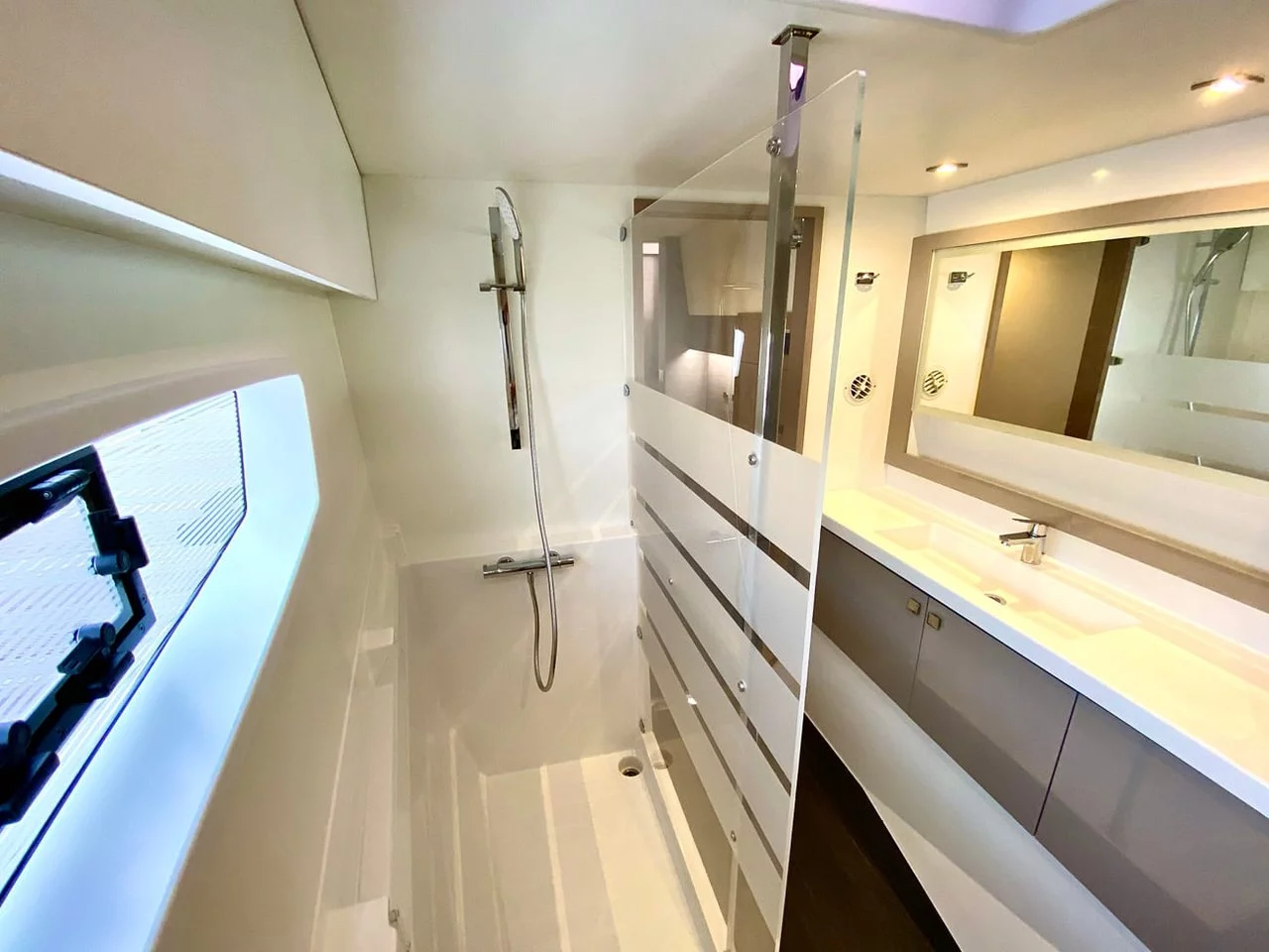 Fountaine Pajot Astrea 42 (Brown Eyed Girl)  - 23
