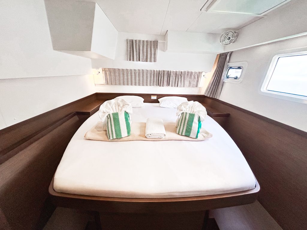 Photo #8 - Lagoon 42 OW - 3 + 1 cab. (Wanderlust) in Nanny Cay - 42799