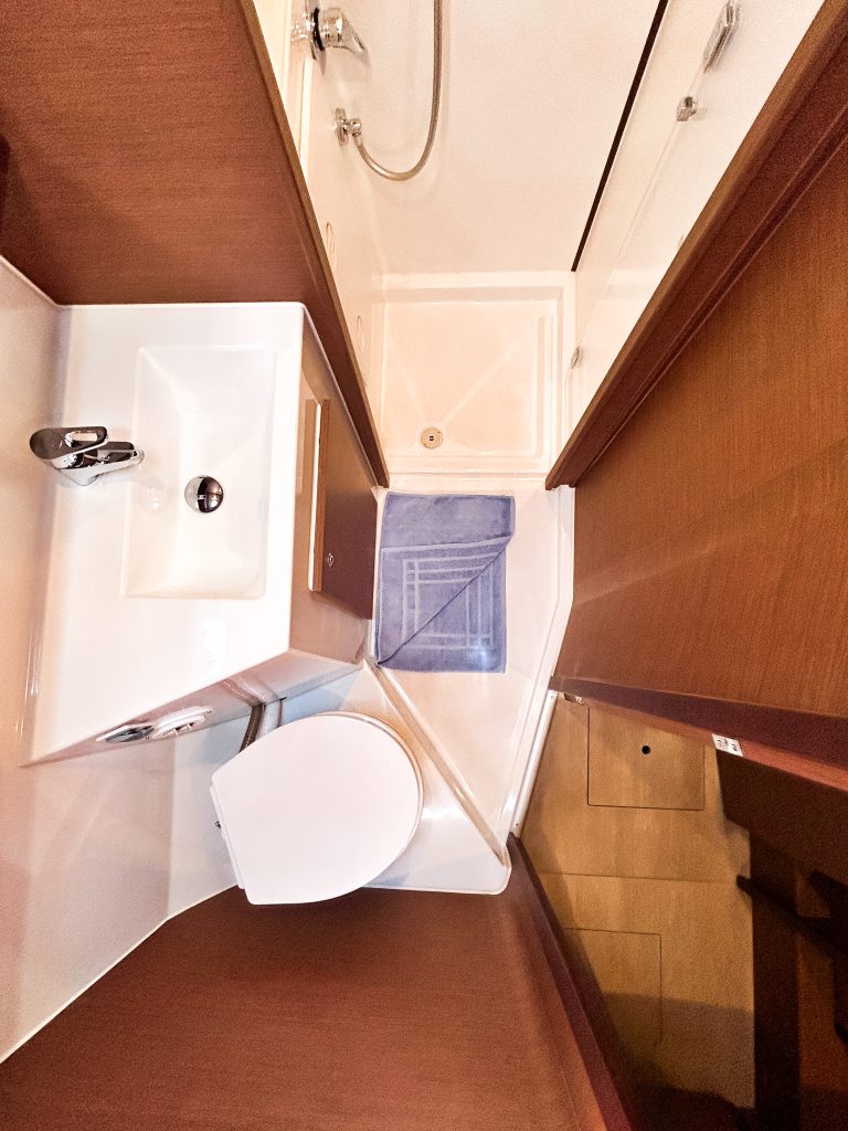 Photo #11 - Lagoon 42 OW - 3 + 1 cab. (Wanderlust) in Nanny Cay - 42799